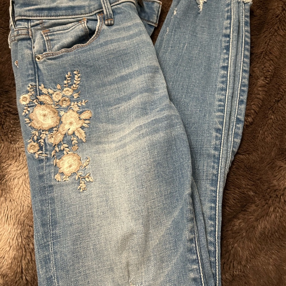 Abercrombie & Fitch Light Blue Skinny Jeans with Cream Floral Embroidery